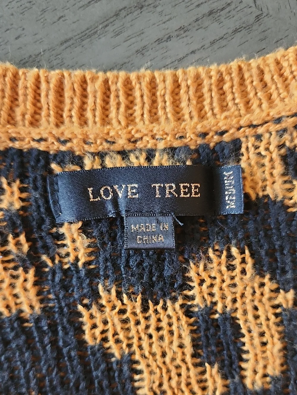 Love Tree Mustard Yellow Leopard Print V-Neck Sweater Women's Size M